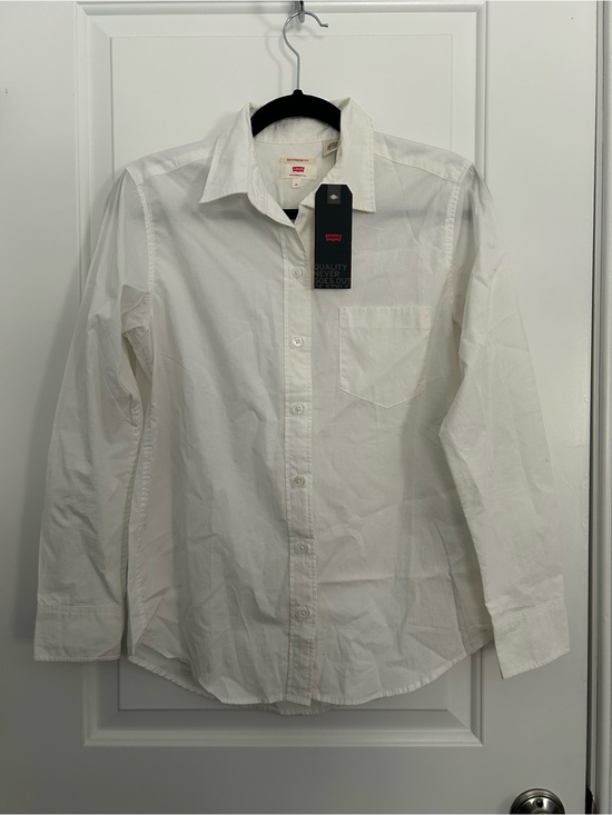 Levi's Tops - Levi’s Boyfriend Fit White Button Down Shirt NWT